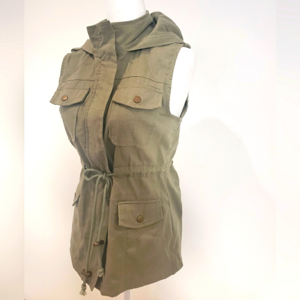 Built by Dreamers Sage Green Sleeveless Jacket Size S